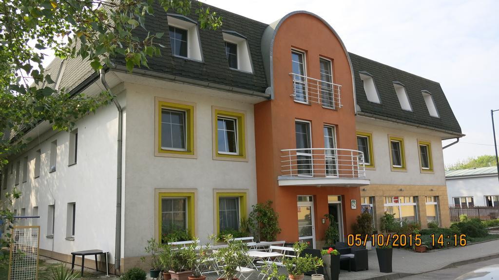 Hotel Ned Hockey Nymburk Exterior photo